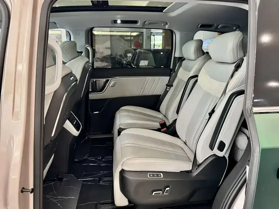 Maxus G70 2024 2.0T automatic flagship version 7 seats 2024 — миниатюра 3