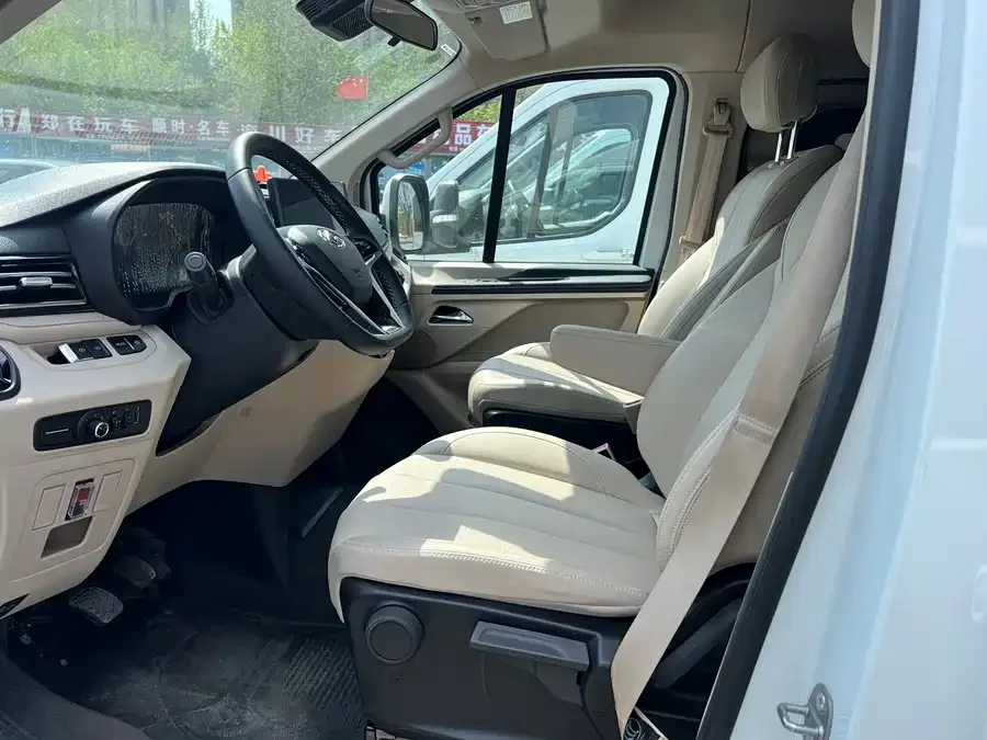 Maxus Xintu V70 Xintu V70 2025 2.0T Manual Long Wheelbase Mid-Roof Luxury Edition 9-Seater 2025 — миниатюра 3