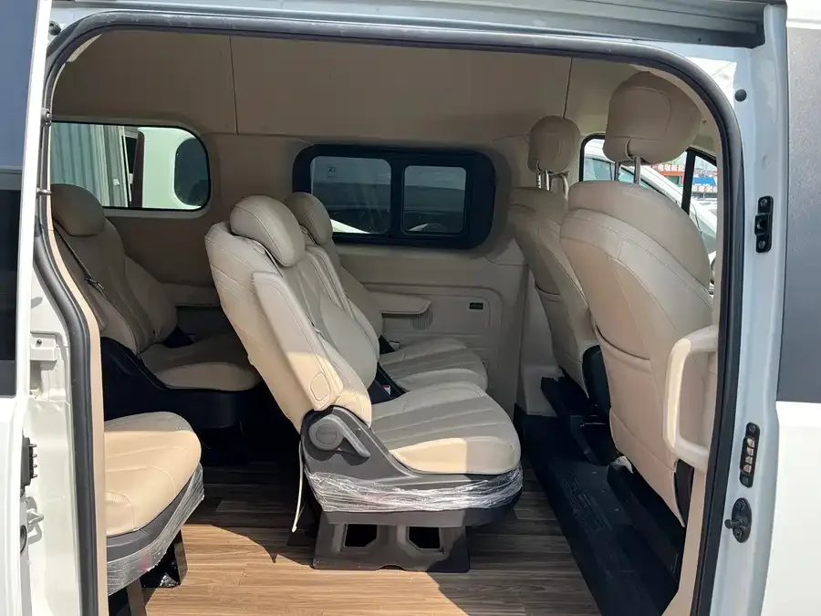 Maxus Xintu V70 Xintu V70 2025 2.0T Manual Long Wheelbase Mid-Roof Luxury Edition 9-Seater 2025 — миниатюра 4