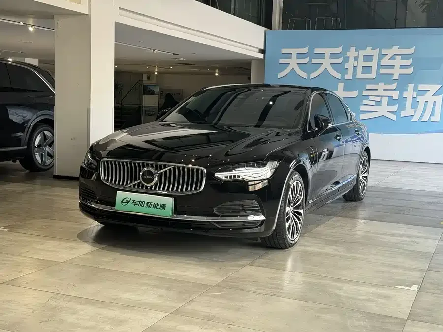 Volvo S90 plug-in hybrid 2025