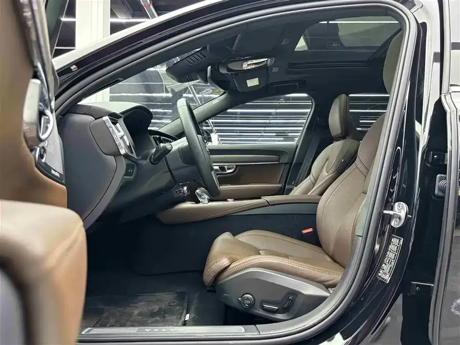 Volvo S90 plug-in hybrid Volvo S90 Plug-in Hybrid 2024 Plug-in Hybrid Four-wheel Drive Long-range Zhiya Luxury Edition 2024 — миниатюра 2