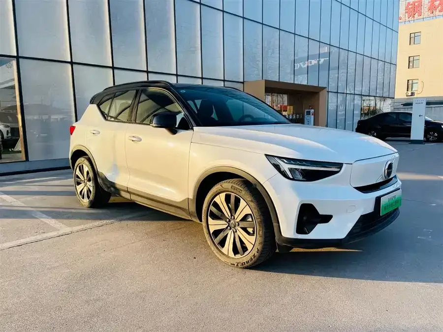 Volvo XC40 New Energy 2023 Long Range Edition 2023 — миниатюра 3