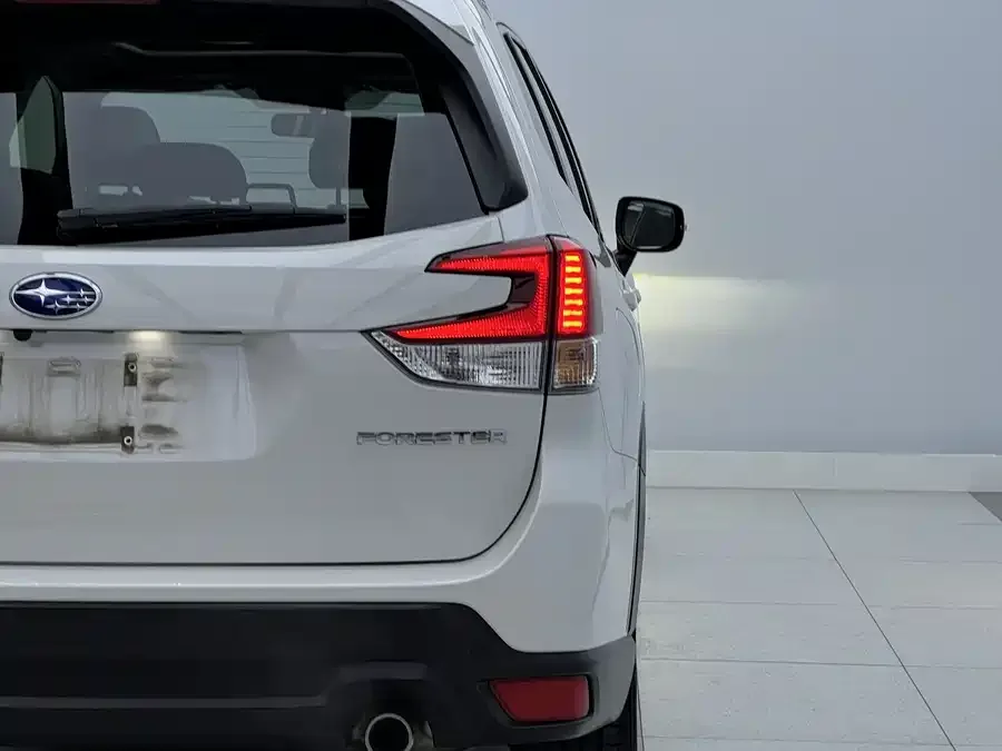 Subaru Forester 2022 Forester 2.0i AWD Luxury Edition 2022 — миниатюра 4