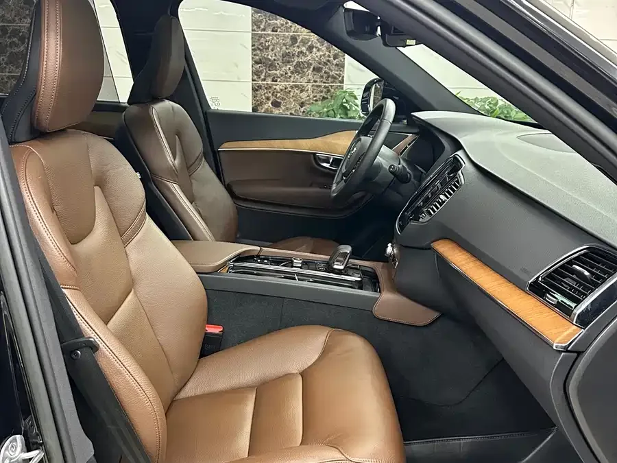 Volvo XC90 2022 B6 Zhiyi Luxury Edition 7-seater 2022 — миниатюра 4