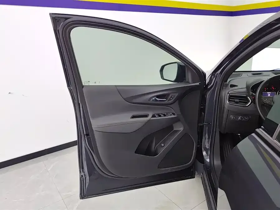 Chevrolet Equinox Explorer 2021 550T RS Smart Expansion Edition 2022 — миниатюра 4