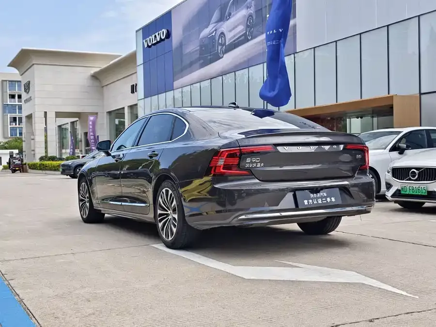 Volvo S90 2024 B5 Luxury Edition 2024 — миниатюра 3