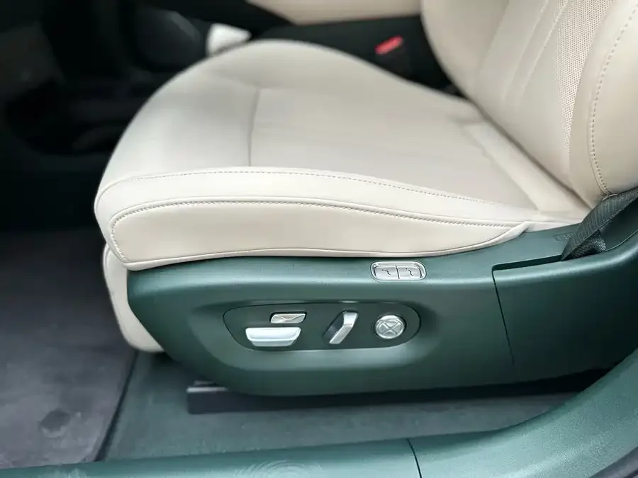 Xiaomi YU7 Xiaomi YU7 2025 Ultra-Long-Range 4WD Pro Edition 2025 — миниатюра 5