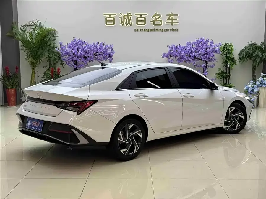 Hyundai Elantra Elantra 2023 1.5L CVT LUX Premium Edition 2024 — миниатюра 5