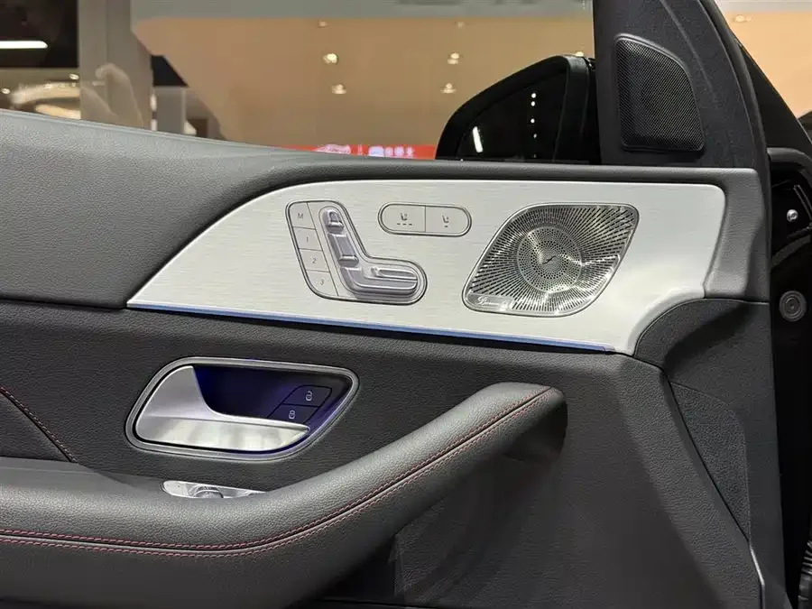 Mercedes-Benz GLE AMG Mercedes-Benz GLE AMG 2025 facelift: AMG GLE 53 4MATIC+ 2025 — миниатюра 4