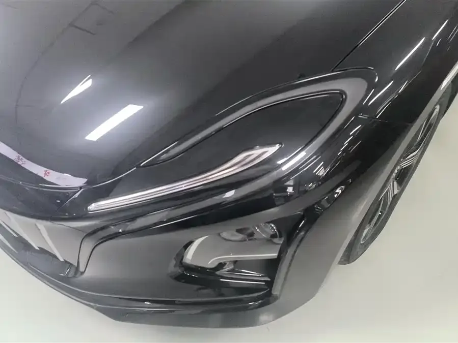 Hongqi E-QM5 Hongqi E-QM5 2023 Basic Travel Edition 2023 — миниатюра 2