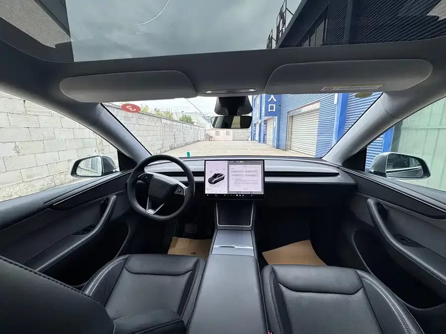 Tesla Model Y Model Y 2025 rear-wheel drive first edition 2025 — миниатюра 5