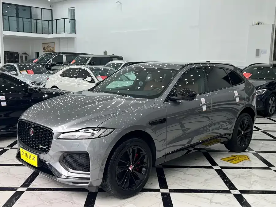 Jaguar F-Pace 2023 P250 R-Dynamic BLACK 2023 — фото 1, купить с доставкой в Москву