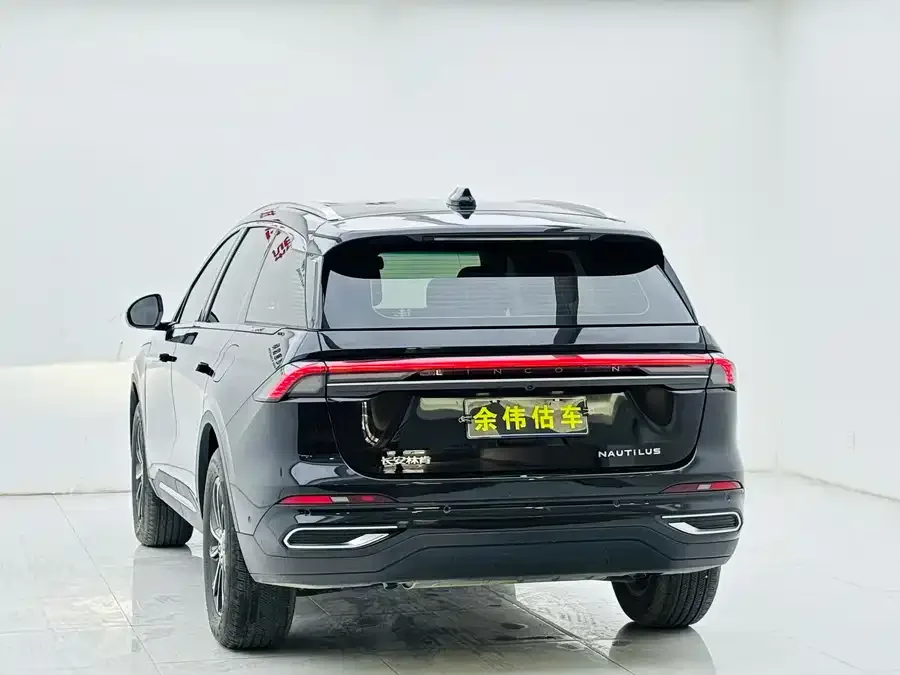 Lincoln Navigator Navigator 2023 2.0T 4WD Premium Edition 2024 — миниатюра 2