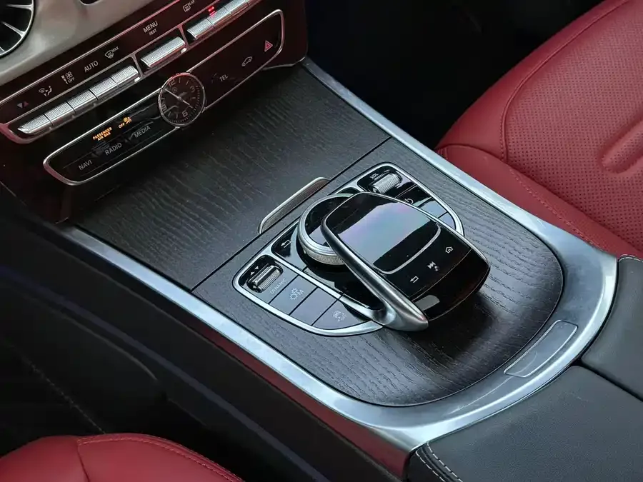 Mercedes-Benz G-rated Mercedes-Benz G-Class 2024 G 500 2024 — миниатюра 4
