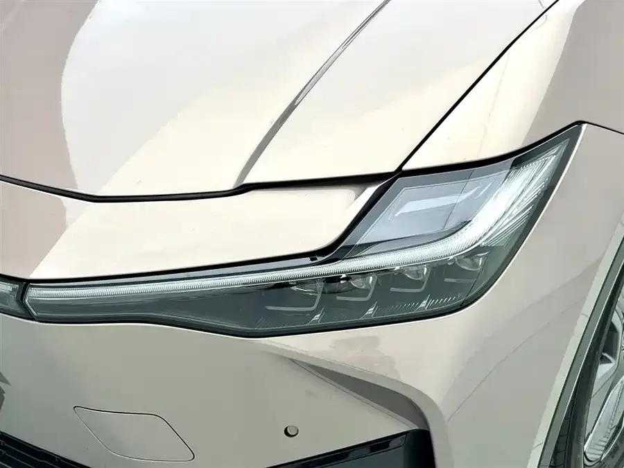 Toyota bZ 3 2023 616km long range Premium 2023 — миниатюра 2