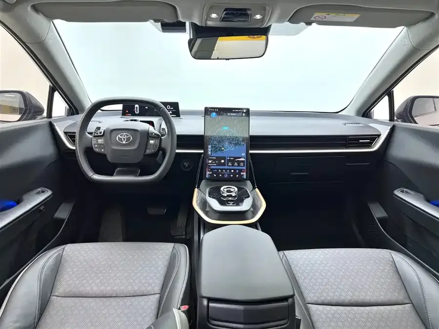 Toyota bZ 3 2023 616km long range Premium 2023 — миниатюра 3