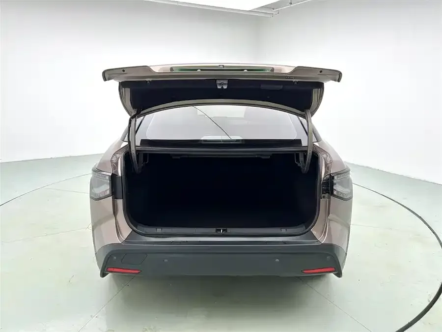 Toyota bZ 3 2023 616km long range Premium 2023 — миниатюра 4