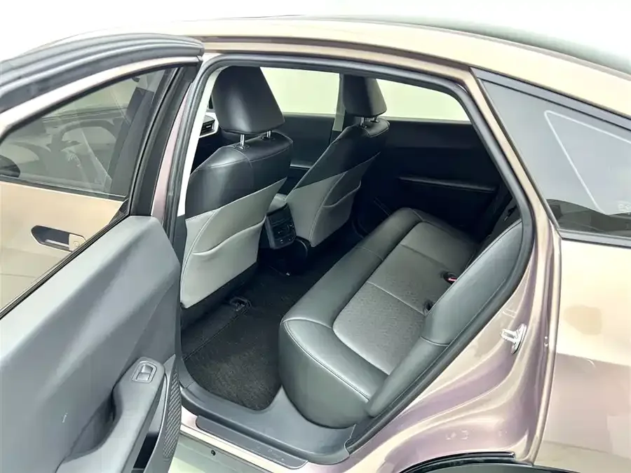 Toyota bZ 3 2023 616km long range Premium 2023 — миниатюра 5