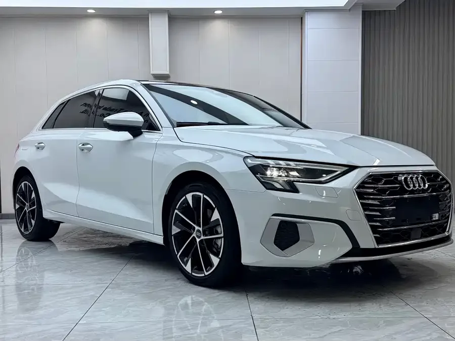 Audi A3 2022 Sportback 35 TFSI Luxurious and Elegant Model 2022 — миниатюра 3