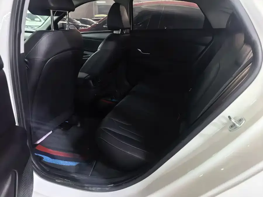 Hyundai Elantra Elantra 2022 1.5L CVT LUX Premium Edition 2023 — миниатюра 2