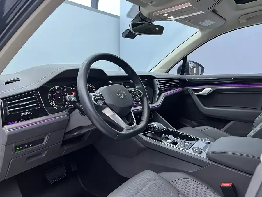 Volkswagen Touareg Touareg 2022 3.0TSI Ruixiang Edition Obsidian Sports Package 2023 — миниатюра 3