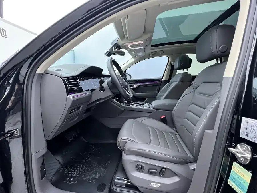 Volkswagen Touareg Touareg 2022 3.0TSI Ruixiang Edition Obsidian Sports Package 2023 — миниатюра 4
