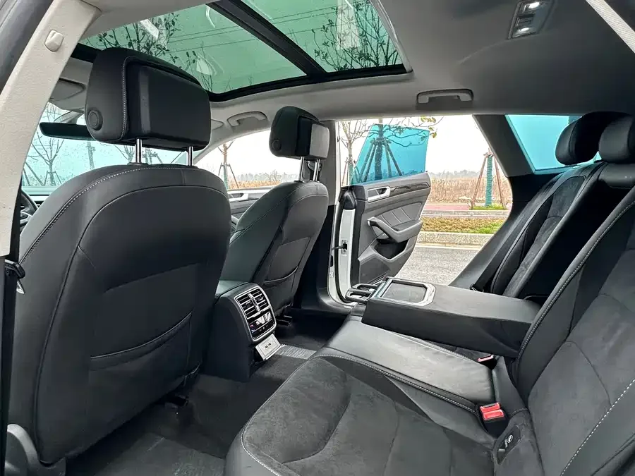 Volkswagen FAW- CC FAW-Volkswagen CC 2021 Shooting Brake 330TSI Shooting Edition 2022 — миниатюра 5
