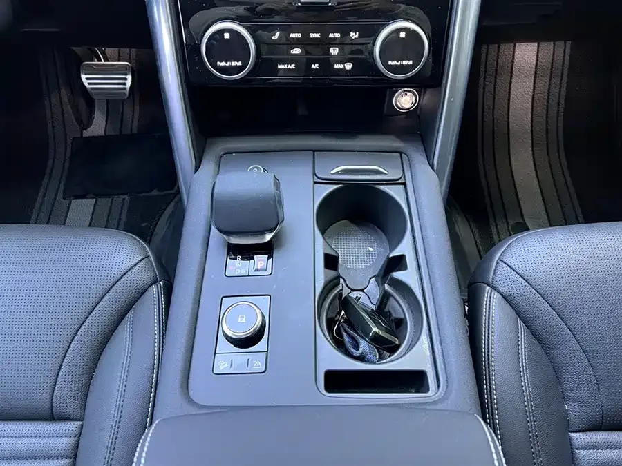 Land Rover finds Discover the 2024 360PS Dynamic SE 2024 — миниатюра 4