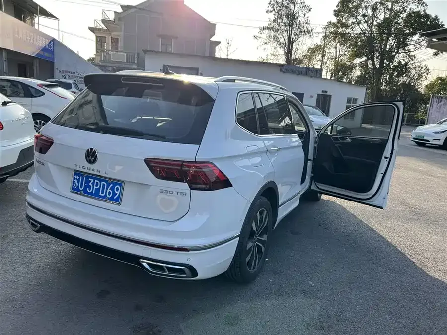 Volkswagen Tiguan L Tiguan L 2024 330TSI Automatic 2WD R-Line Enjoy Edition 2024 — миниатюра 3