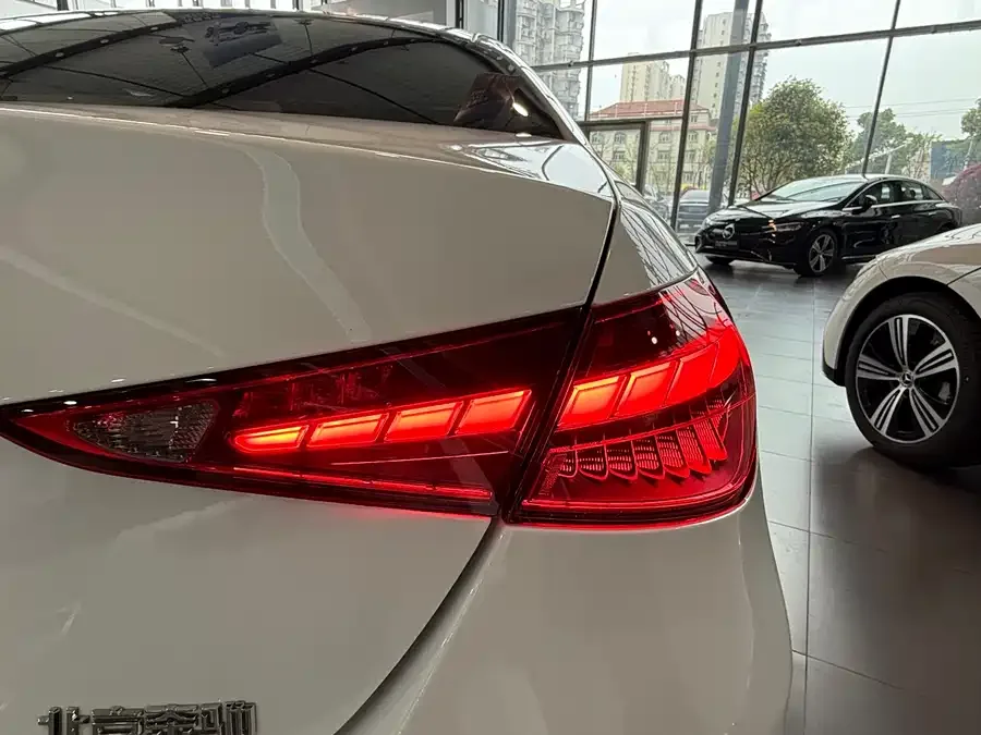 Mercedes-Benz Class C Mercedes-Benz C-Class 2024 C 260 L Sports Edition 2024 — миниатюра 3