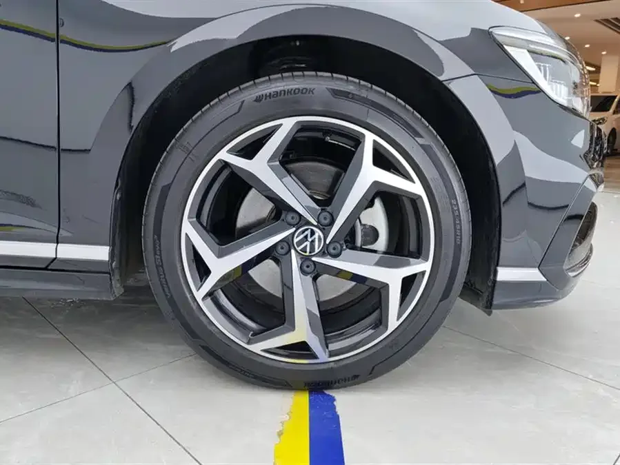 Volkswagen Magotan Magotan 2023 2 million commemorative edition 330TSI DSG leading model 2024 — миниатюра 2