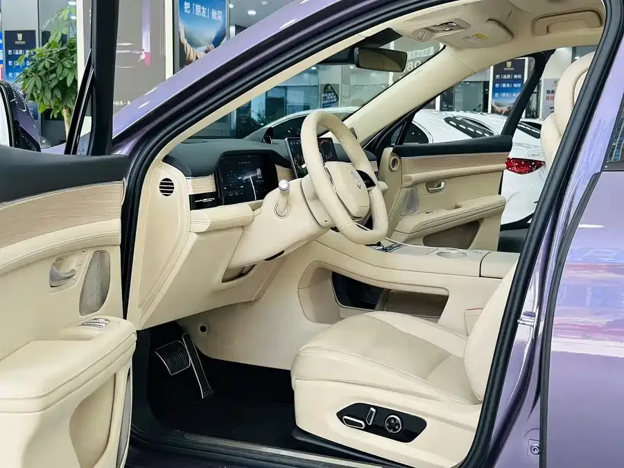 AITO M5 M5 2025 Extended Range Ultra 4WD Edition 2025 — миниатюра 2