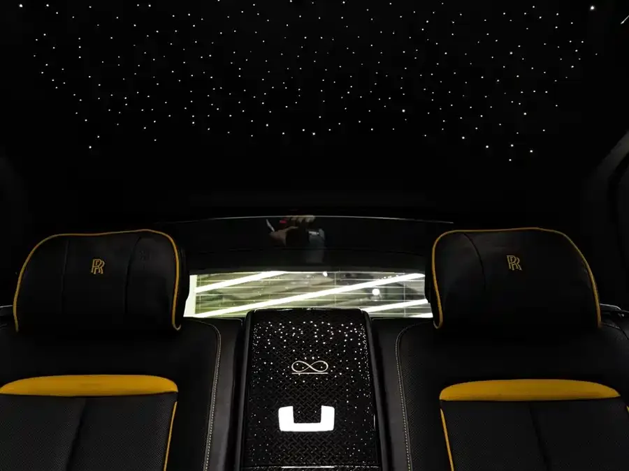 Rolls-Royce Cullinan Cullinan 2020 Black Badge 2022 — миниатюра 4