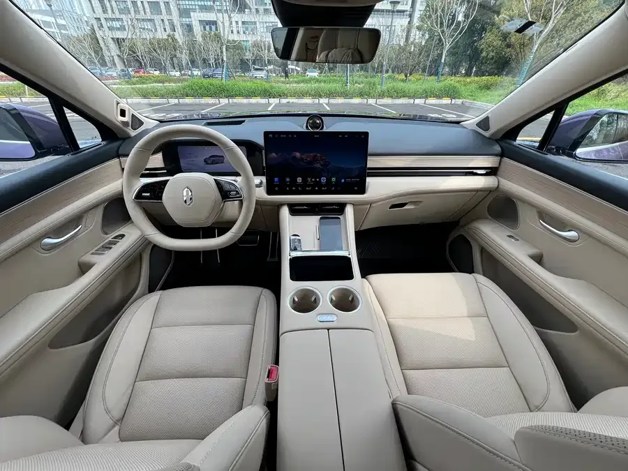 AITO M5 M5 2025 Extended Range Ultra 4WD Edition 2025 — миниатюра 3