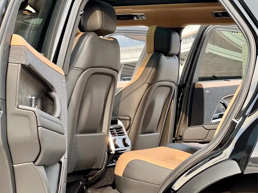 Land Rover Range Rover Sport Range Rover Sport 2024 400PS Classic Edition 2024 — миниатюра 2