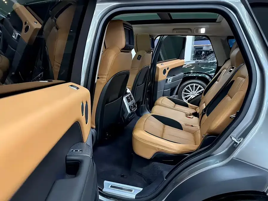 Land Rover Range Rover Sport Range Rover Sport 2022 3.0 L6 Black Edition 2022 — миниатюра 3