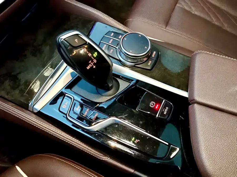 BMW 5 Series BMW 5 Series 2022 525Li Luxury Package 2024 — миниатюра 4