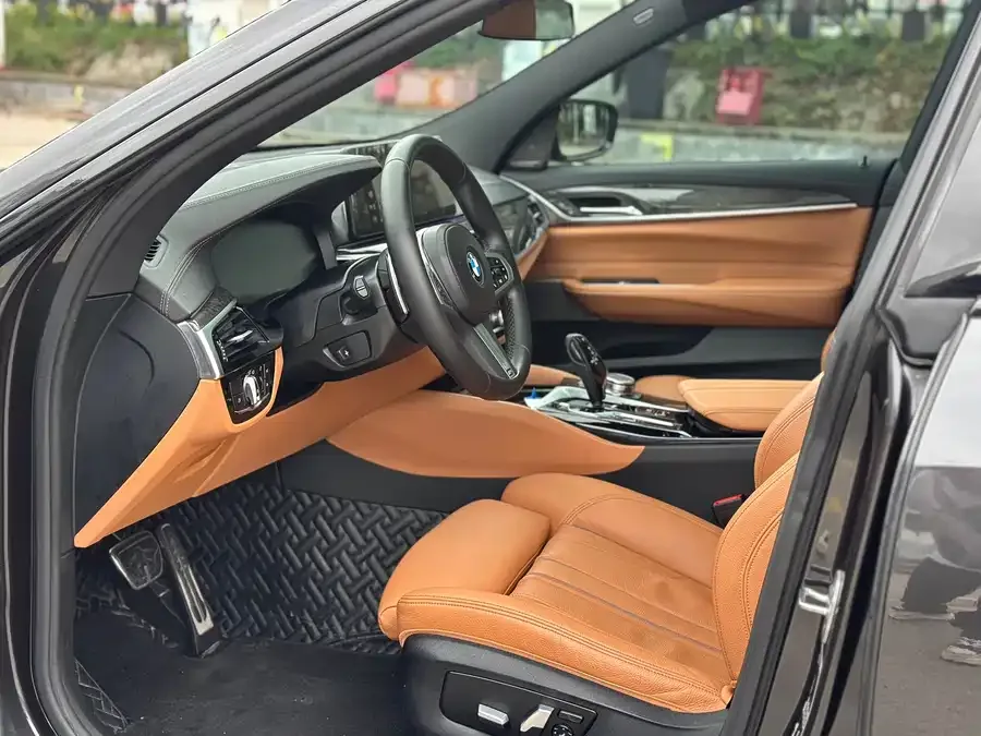 BMW 6 Series GT 2022 630i M Sport Package 2022 — миниатюра 4