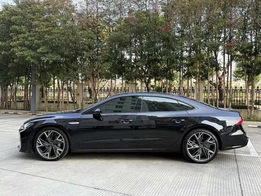 Audi A7L 2024 45 TFSI quattro Black Warrior Edition 2024 — миниатюра 5