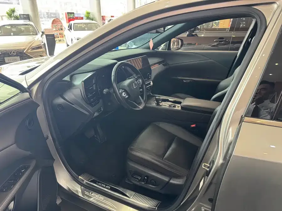 Lexus RX 2023 350h 4WD Pure Edition 2023 — миниатюра 2