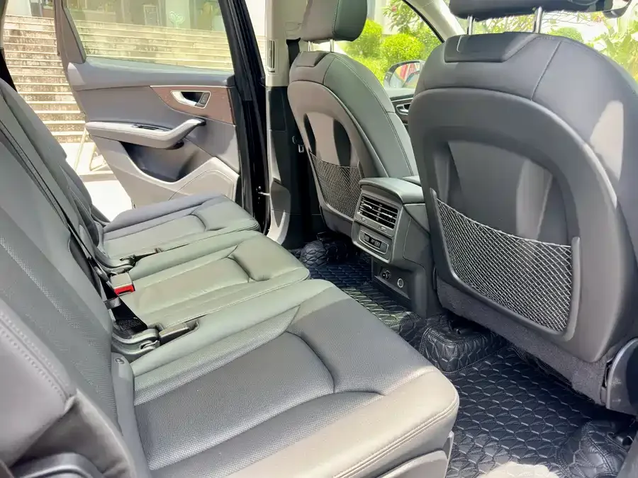 Audi Q7 2023 45 TFSI quattro S line sports model 2024 — миниатюра 4