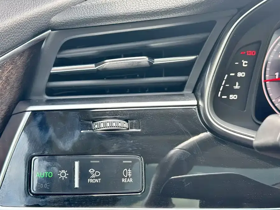 Audi Q7 2023 45 TFSI quattro S line sports model 2024 — миниатюра 5