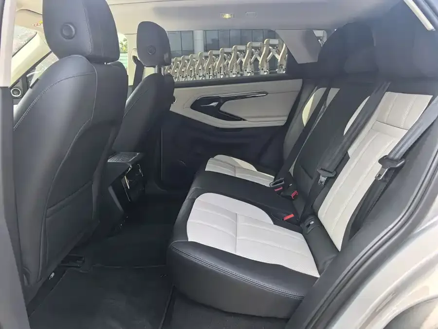 Land Rover Range Rover Aurora Range Rover Aurora 2023 Aurora L 249PS Luxury Edition 2024 — миниатюра 3
