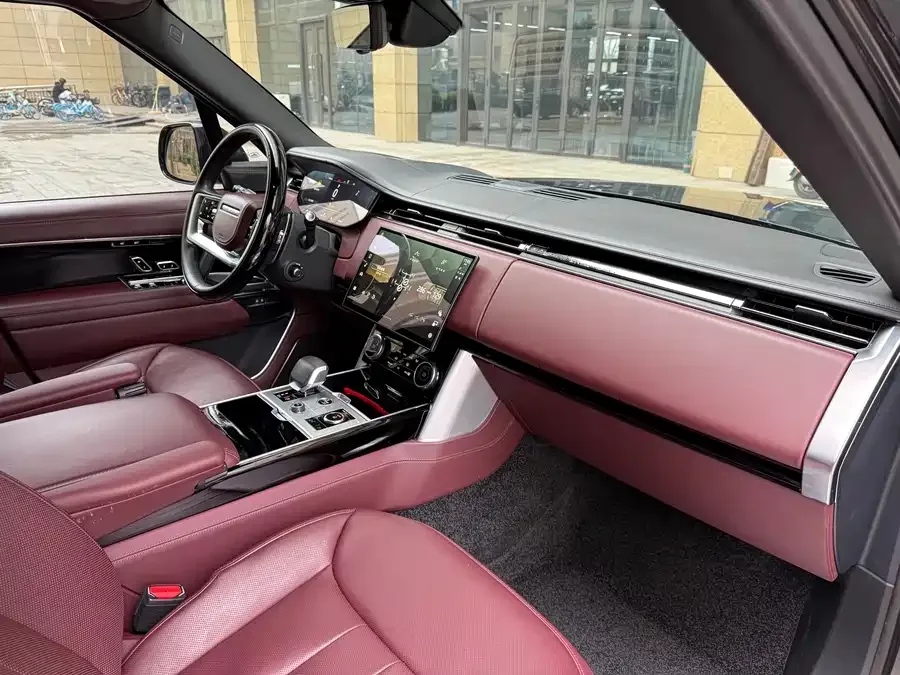 Land Rover Range Rover Range Rover 2023 3.0 L6 400PS Classic Extended Edition 2023 — миниатюра 3