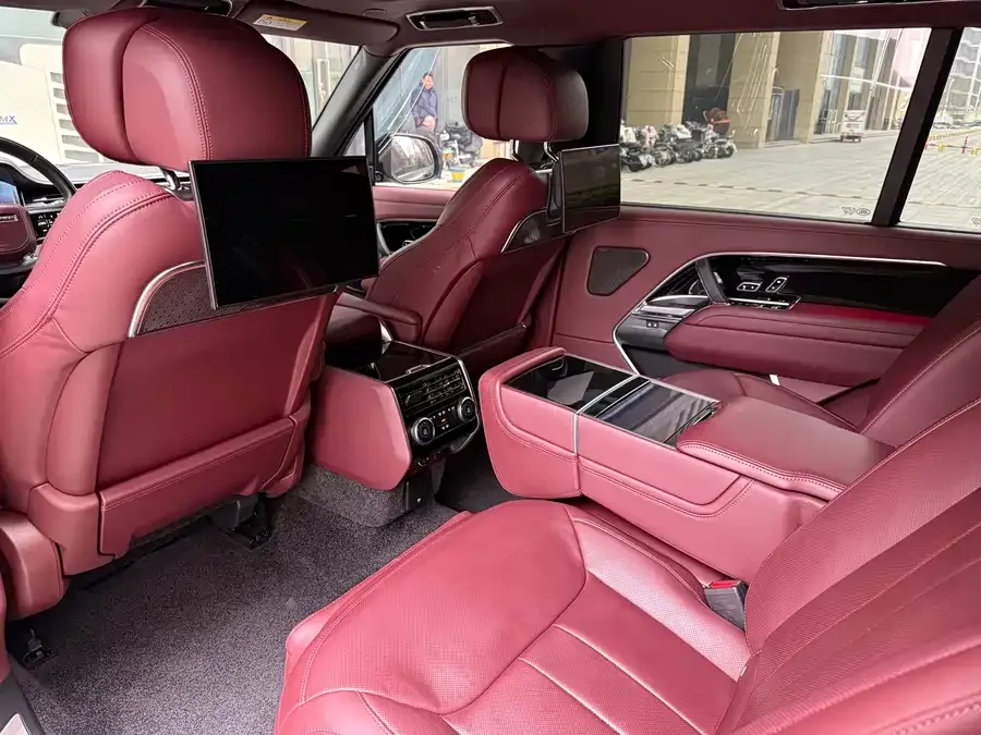 Land Rover Range Rover Range Rover 2023 3.0 L6 400PS Classic Extended Edition 2023 — миниатюра 4