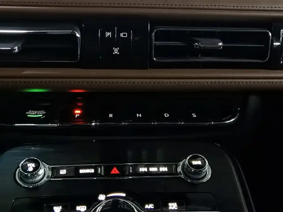 Lincoln Navigator Navigator 2021 2.7T 4WD Premium Edition 2022 — миниатюра 4