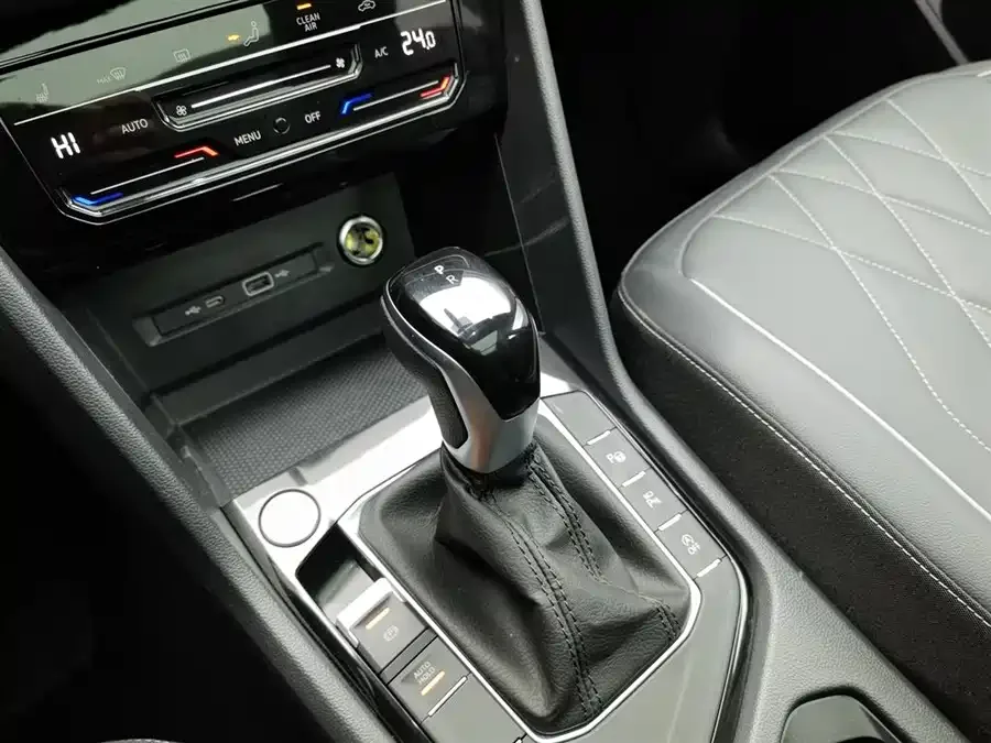 Volkswagen Tiguan L Tiguan L 2024 Outstanding Model 330TSI Automatic Two-Wheel Drive R-Line Dragon Glory Edition 2024 — миниатюра 4