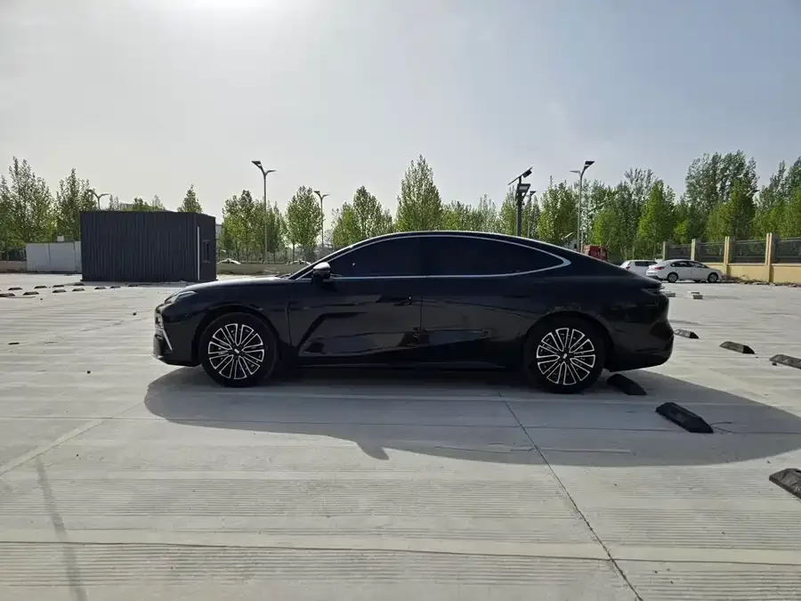 Geely Galaxy Star 8 Galaxy Star 8 2025 130km EM-i Premium Edition 2025 — миниатюра 2