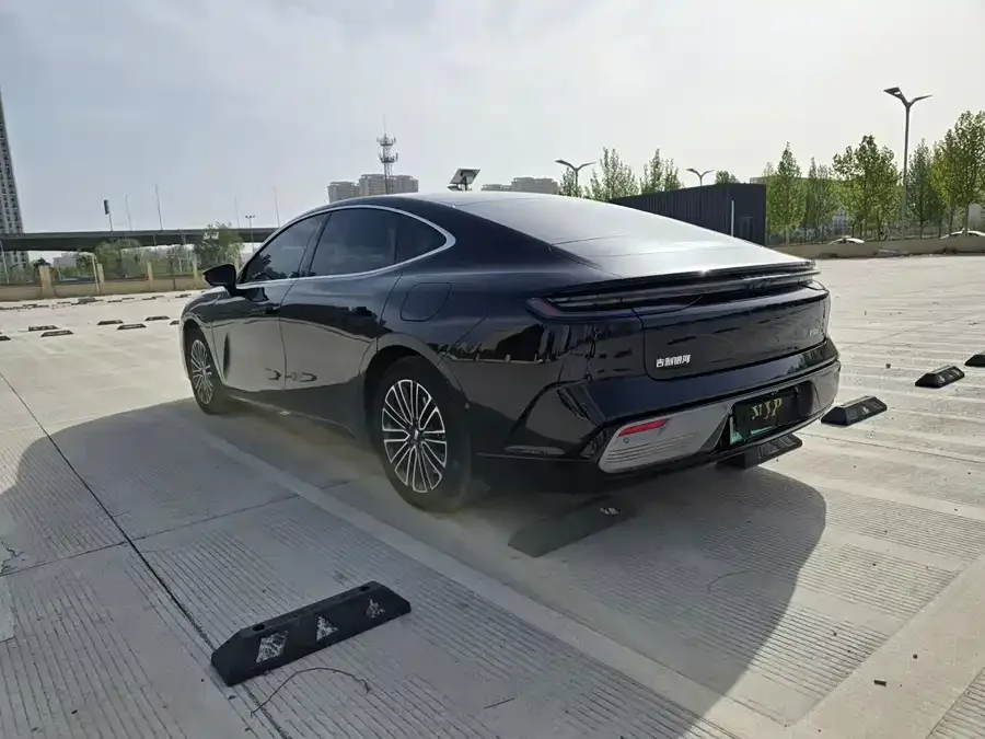 Geely Galaxy Star 8 Galaxy Star 8 2025 130km EM-i Premium Edition 2025 — миниатюра 4