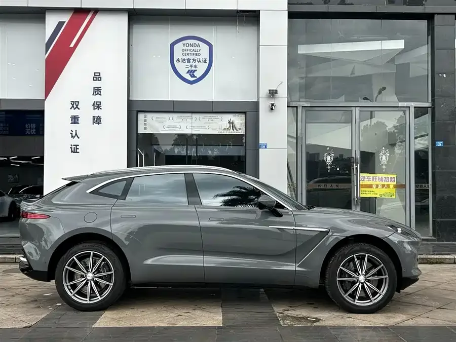 Aston Martin DBX 2023 3.0T STRAIGHT-SIX 2024 — миниатюра 2